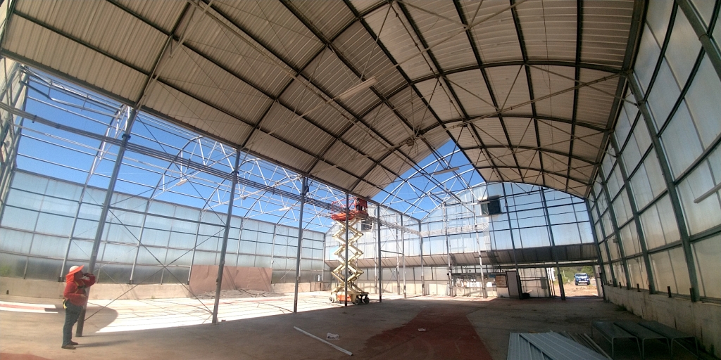 Mars Yard roof installation at SAM, Biosphere 2