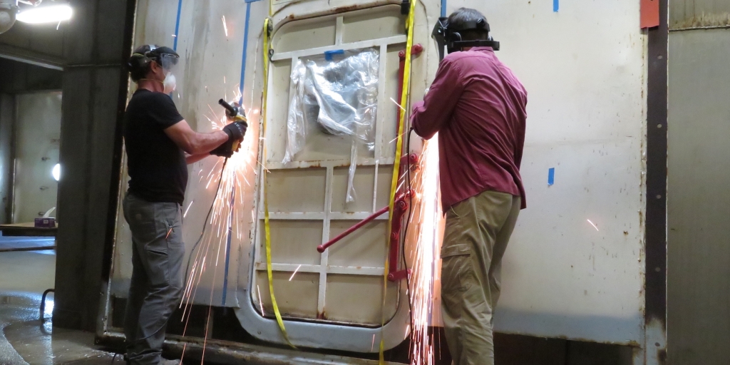 Nathan Schmit, Kai Staats salvaging an original pressure door from Biosphere 2 for SAM.