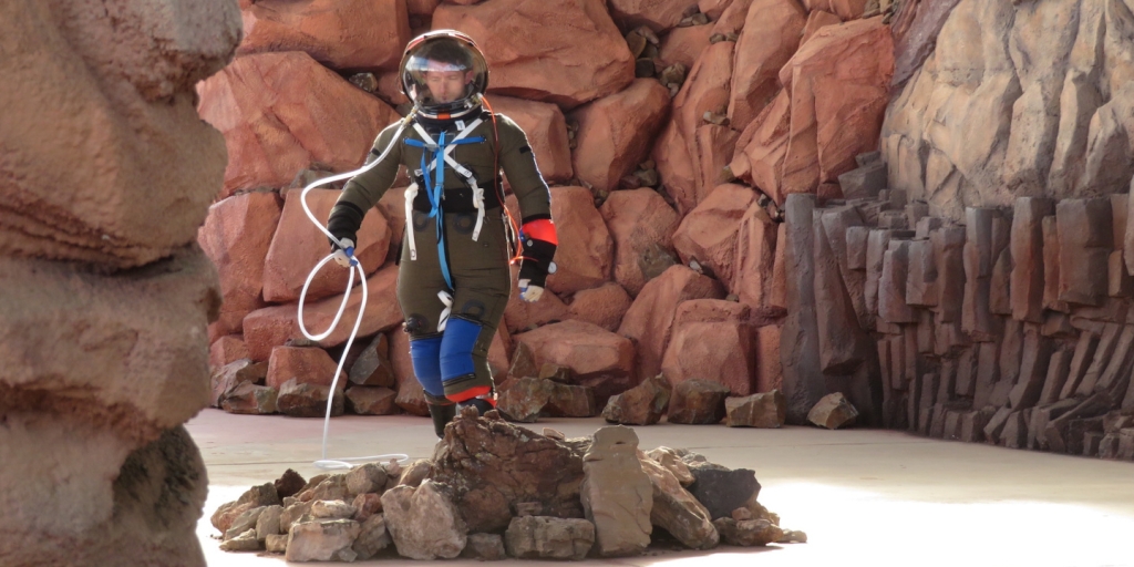 Use of a pressure suit in the SAM Mars yard, Biosphere 2